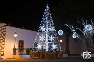 La Navidad ya ilumina Telde/Francisco Javier Santana y Antonio Alí.